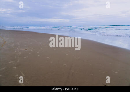 GOLD COAST, AUSTRALIE - Janvier 13th, 2015 : l'océan Pacifique et la plage de Surfers Paradise Banque D'Images