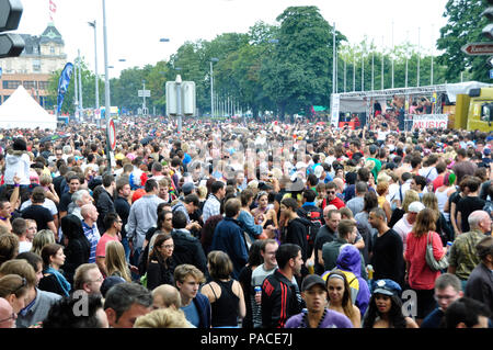 Streetparade Zürich : Les masses de peuples autochtones sont un grand défi pour la sécurité des peuples. Banque D'Images