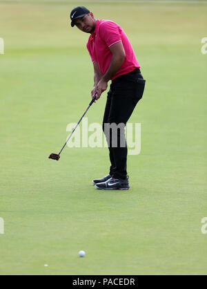 Jason l'Australie sur la 18ème journée les putts green au cours de la troisième journée de l'Open Championship 2018 à Carnoustie Golf Links, Angus. Banque D'Images