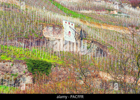 Zeltinger cadran solaire dans la ville viticole de la Moselle à Zeltingen l'Allemagne a mentionné un vignoble allemand. Banque D'Images