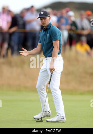 USA's Jordan Spieth réagit à un putt manqué sur le 15ème green au cours de la troisième journée de l'Open Championship 2018 à Carnoustie Golf Links, Angus. Banque D'Images