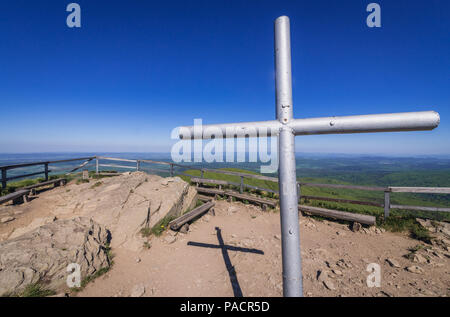 Croix de métal sur un Halicz pic dans les Bieszczady, dans le sud de la Pologne Banque D'Images