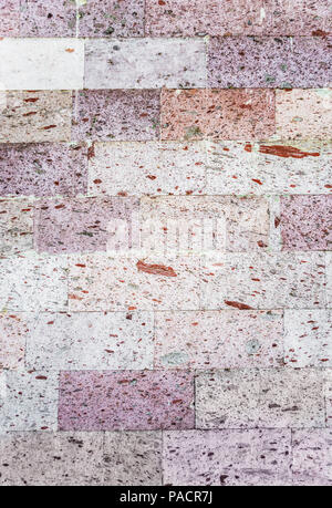 Résumé Contexte : un mur de pierre de tuf rose naturel Banque D'Images