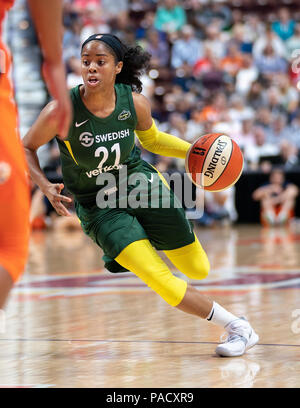 New York, USA. 20 juillet 2018. Jordin Canada Seattle Storm guard (21) au cours d'une tempête de Seattle vs Connecticut Sun match de basket-ball WNBA au Mohegan Sun Arena. Chris Poss/Alamy Live News Banque D'Images