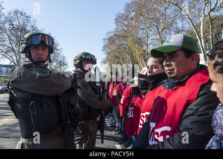 Buenos Aires, Argentine. 21 juillet, 2018. Organisation sociale et politique manifestate contre le G-20 et le directeur général du FMI (Fonds Monétaire International) à Buenos Aires, Argentine. Credit : Julieta Ferrario/ZUMA/Alamy Fil Live News Banque D'Images