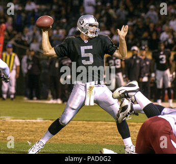 Oakland, Californie, USA. Août 26, 2005. Oakland Raiders quarterback Kerry Collins (5) le vendredi, 26 août 2005 à Oakland, Californie. Les Cardinaux défait les Raiders 17-16 dans un match pré-saison. Crédit : Al Golub/ZUMA/Alamy Fil Live News Banque D'Images