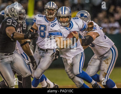 Oakland, Californie, USA. 25 août, 2006. Detroit Lions quarterback Jon Kitna (8) Vendredi, 25 août 2006, à Oakland, Californie. Les raiders battu les Lions 21-3 dans la pré-saison jeu. Crédit : Al Golub/ZUMA/Alamy Fil Live News Banque D'Images