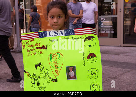 Los Angeles, USA. 21 juillet 2018. Les familles vont ensemble et la glace Mars (Immigration and Customs Enforcement protester à Los Angeles, Californie le 21 juillet 2018. Malgré la fin des séparations familiales à des frontières américaines beaucoup d'enfants qui ont été enlevés à leurs parents ne sont toujours pas réunis avec leur famille. Crédit : Aydin Palabiyikoglu Palabiyikoglu Crédit : Aydin/Alamy Live News Banque D'Images