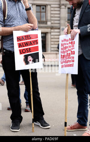 Glasgow, Royaume-Uni. 21 juillet, 2018. Les manifestants avec des pancartes anti-fasciste manifester contre une Ligue de Défense écossais rassemblement à George Square, Glasgow 21/07/2018 Credit : Demelza Kingston/Alamy Live News Banque D'Images