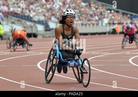 Londres, Royaume-Uni. 22 juillet, 2018. Londres, Royaume-Uni. 22 juillet 2018. Kare Adenegan (GBR) célèbre comme elle gagne le T34 100m Womens dans un record du monde. Muller Anniversaire Jeux. Ligue de diamant de l'IAAF. Stade olympique. Queen Elizabeth Olympic Park. Stratford. Londres. UK. 22/07/2018. Credit : Sport en images/Alamy Live News Crédit : Sport en images/Alamy Live News Banque D'Images