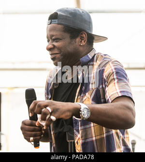 Kent, UK. 21 juillet, 2018. 21 juillet 2018 - Festival de musique de Vicaires Picnic - Jour 2 Performance dans la comédie tente - artiste Stephen K Amos Glamourstock glamourstock Crédit : Crédit/Alamy Live News Banque D'Images