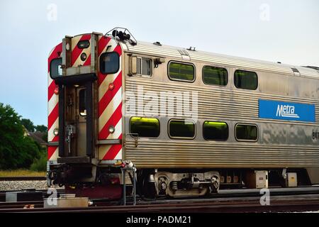 Orland Park, Illinois, États-Unis. Train de banlieue Metra assis sur une piste prête à la 159e Street Station après avoir terminé sa course à partir de Chicago. Banque D'Images