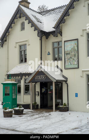 Maidenhead, Berkshire, Royaume-Uni, vue générale, le restaurant et bar 'Boulters Raymill ' 'île', , Neige de l'hiver, les rives de la Tamise, Ven Banque D'Images