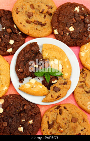 Big chocolate cookies. Banque D'Images