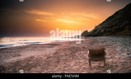 Vue du coucher de soleil d'une chaise