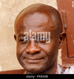 ACCRA, GHANA - mars 4, 2012 : Unidentified man portrait ghanéen au Ghana. Les gens souffrent de la pauvreté du Ghana en raison de l'instabilité de la situation économique Banque D'Images