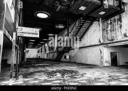 L'aéroport international de Nicosie est un aéroport abandonné situé à l'ouest de la capitale de l'île ville. Banque D'Images