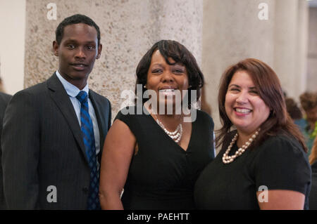 (4 août 2015) Cérémonie de remise des Prix du Secrétaire au logement et au développement urbain  bureaux de Washington, DC  Banque D'Images