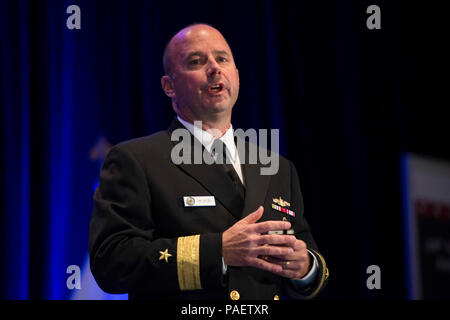 ARLINGTON, Va. (janv. 12, 2016), commandant de Combat Naval Surface arrière Centre de développement de l'Adm. James Kilby parle à l'occasion du 28e Colloque annuel de l'Association marine de surface dans la section Crystal City de Arlington, Va. Le thème du symposium de cette année est "l'avenir des forces de surface : Lethal et distribué,' qui traverse le 14 janvier. Banque D'Images