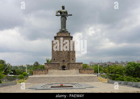 L'Arménie lors de la mère Statue Victory Park, Yerevan, Arménie Banque D'Images