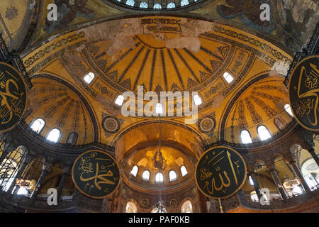 ISTANBUL, TURQUIE - 3 mars 2018 : l'intérieur de Sainte-Sophie. Istanbul, Turquie Banque D'Images