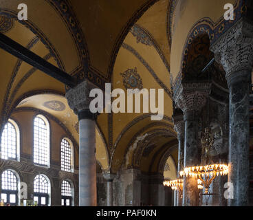 ISTANBUL, TURQUIE - 1 mars, 2018 : Arches, voûtes et colonnes de Sainte-sophie intérieur. Istanbul, Turquie Banque D'Images