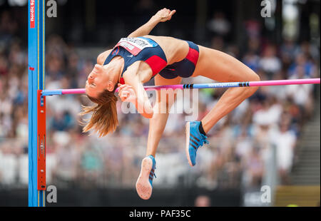 L'Italie Elena Vallortigara en saut en hauteur lors de la deuxième journée des Jeux Anniversaire Muller au Queen Elizabeth Stadium, Londres. Banque D'Images