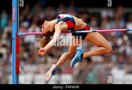 L'Italie Elena Vallortigara efface 2.02m en saut en hauteur lors de la deuxième journée des Jeux Anniversaire Muller au Queen Elizabeth Stadium, Londres. Banque D'Images