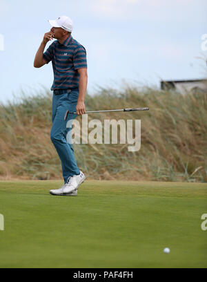 USA's Jordan Spieth réagit après avoir raté un putt sur le 5ème jour pendant quatre de l'Open Championship 2018 à Carnoustie Golf Links, Angus. Banque D'Images