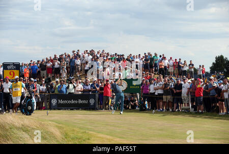 USA's Jordan Spieth tees au large de la 9e journée au cours de quatre de l'Open Championship 2018 à Carnoustie Golf Links, Angus. Banque D'Images