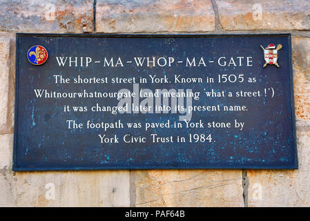 Whip-ma-whop-ma-gate street sign in York, Yorkshire, Angleterre Banque D'Images