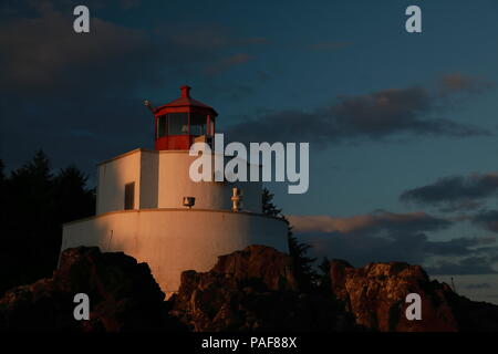 Phare de Amphitrite Point près de Uclulelet, île de Vancouver, British Columbia Canada Banque D'Images