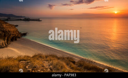 Beau lever de soleil sur la plage de Carboneras Banque D'Images