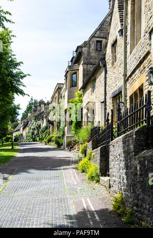 Vue sur les maisons sur la Colline, Burford, Oxfordshire Banque D'Images