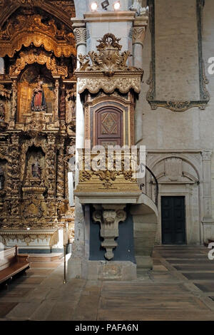 Porto, Portugal - 23 mars 2015 : belle chaire de l'ancienne église Saint François Banque D'Images