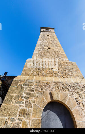 Le repère de hauteur de l'horloge, un bâtiment historique à Galle Fort, Galle, Province du Sud, Sri Lanka sur une journée ensoleillée avec un ciel bleu clair Banque D'Images