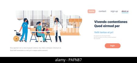 Les médecins de l'hôpital femme groupe stéthoscope communication mélange diversifié la race des travailleurs de la télévision toute la longueur de la bannière de l'espace de copie Illustration de Vecteur