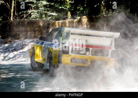 1986 Audi Quattro S1 E2 Groupe B rally voiture avec chauffeur Janice Magee sur la forêt à l'honneur à la 2018 Goodwood Festival of Speed, Sussex, UK. Banque D'Images