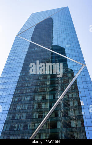 Le Centre de réflexion sur la façade de la tour F5 (la marque) sur la cinquième avenue du centre-ville de Seattle, WA, USA. Banque D'Images
