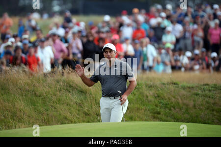 L'Italie Francesco Molinari réagit sur le 16e vert pendant le jour 4 de l'Open Championship 2018 à Carnoustie Golf Links, Angus. Banque D'Images