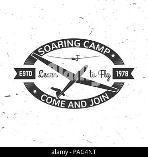 Planeur rétro camp badge. Concept pour chemise, imprimer, joint, surimpression ou l'estampillage. Typographie design- stock vector. Planeur la conception des camps avec des planeurs silhouet Illustration de Vecteur