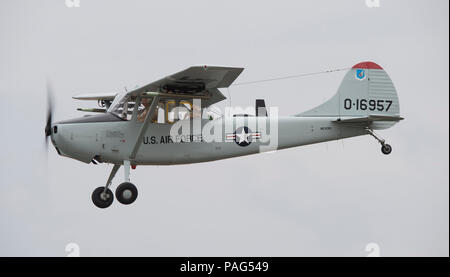 Cessna Bird Dog appareil atterrit à Farnborough le 20 juillet 2018 devant le public 2018 meeting aérien. Banque D'Images