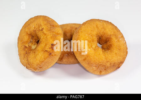 Plain donuts sur une table en attente d'être mangés Banque D'Images