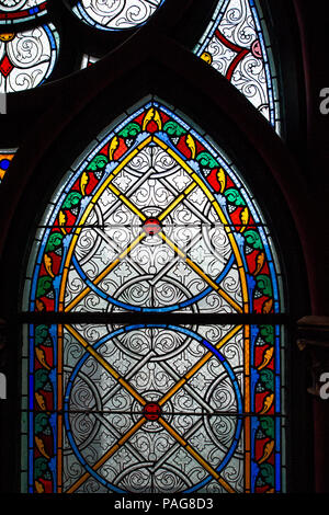 Vue détaillée de la vitraux de la nef de l'ancienne Eglise Saint-Martin-des-Champs Prieuré, Paris, France Banque D'Images