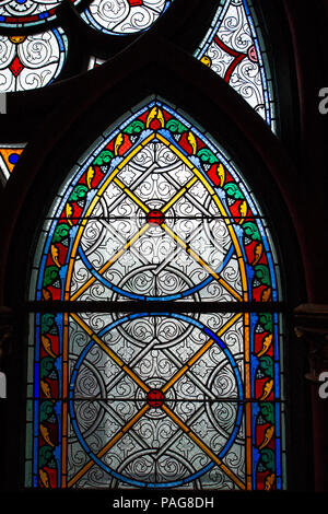 Vue détaillée de la vitraux de la nef de l'ancienne Eglise Saint-Martin-des-Champs Prieuré, Paris, France Banque D'Images