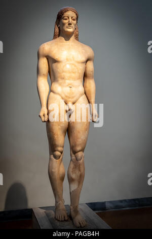 Statue de kouros, marbre de Paros, trouvés dans la région de Anavyssos, Attique, statue funéraire, Tombe de Kroisos, Inscription : 'Stop et le deuil à la tombe de l'Kroi mort Banque D'Images