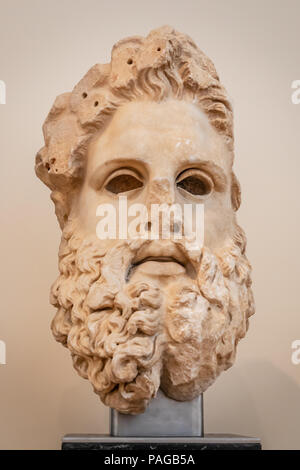 Tête colossale de Zeus, sculpteur, trouvé Aigeira Eukleides athénienne, l'Achaïe, 2e siècle avant J.-C.. Banque D'Images