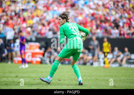 Charlotte, NC, USA. 22 juillet, 2018. Borussia Dortmund gardien Dominik Reimann (35) efface une balle hors de la surface de réparation au cours de l'action de la Coupe des Champions entre le Liverpool FC vs Borussia Dortmund à Charlotte, NC. Jonathan Huff/CSM/Alamy Live News Banque D'Images