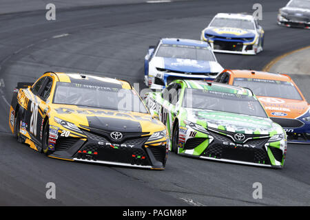 Loudon, New Hampshire, USA. 22 juillet, 2018. Erik Jones (20) apporte sa voiture à travers les virages pendant la 301 Casino Foxwoods Resort au New Hampshire Motor Speedway de Loudon, New Hampshire. Crédit : Chris Owens Asp Inc/ASP/ZUMA/Alamy Fil Live News Banque D'Images