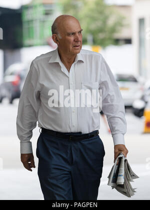 Londres, Royaume-Uni. 22 juillet 2018. Vince Cable, chef du parti des démocrates libéraux arrive à BBC Broadcasting House à Londres. Banque D'Images